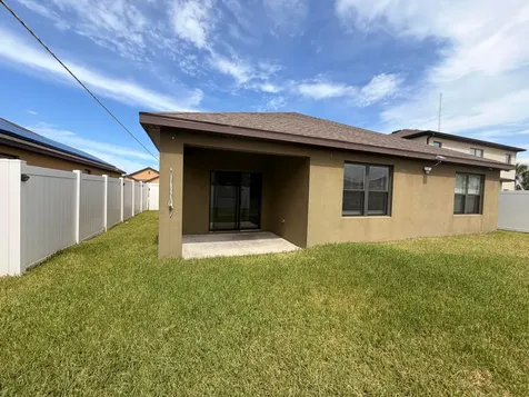 5306 Entertainment Way Fort Pierce FL 34947