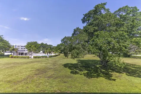 2002 Berkshire Deerfield Beach FL 33442