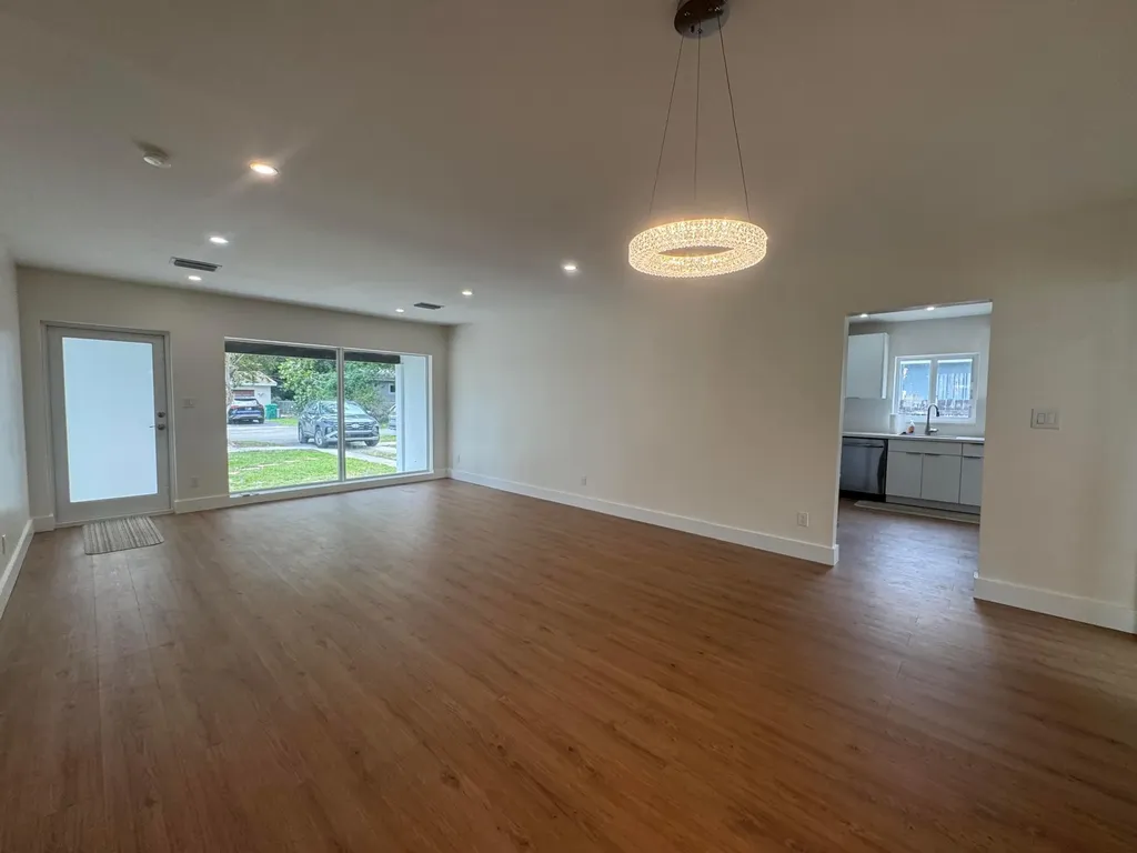 725 NE 160th Terrace Miami FL 33162