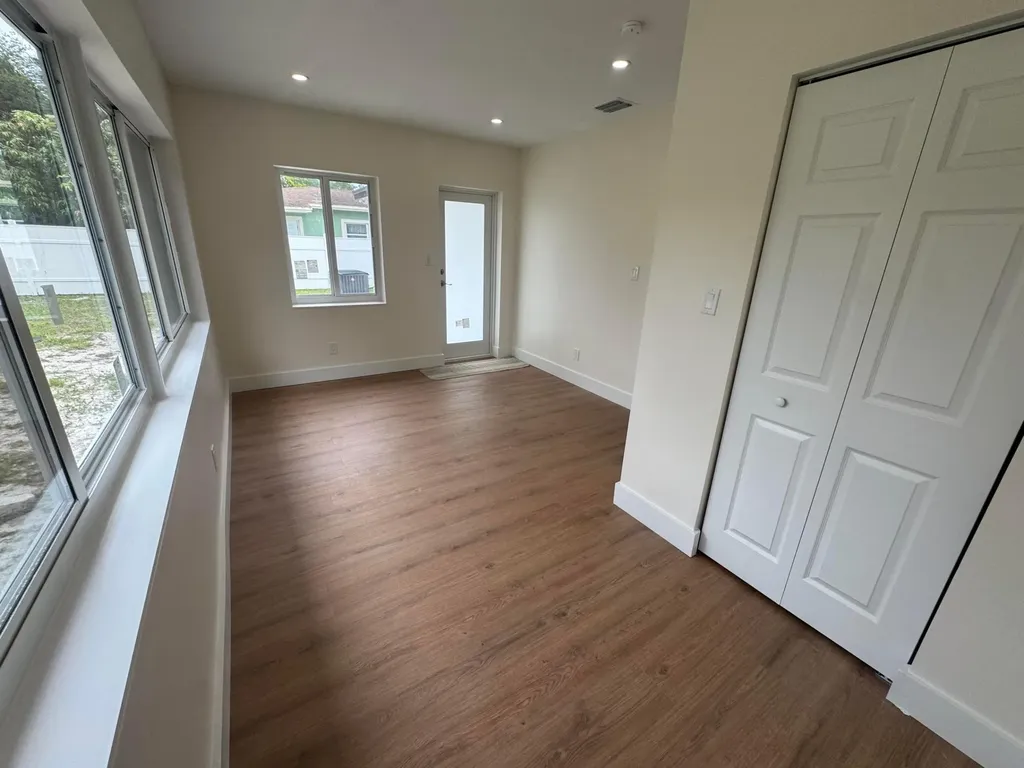 725 NE 160th Terrace Miami FL 33162