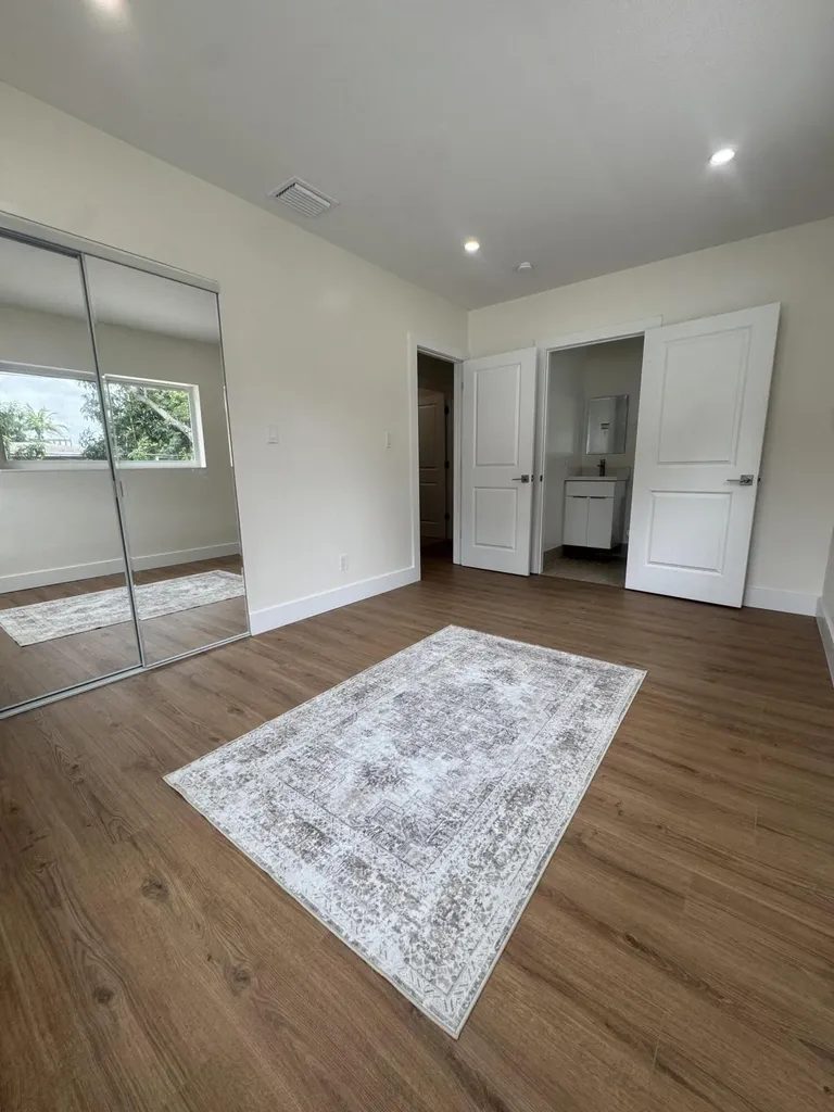 725 NE 160th Terrace Miami FL 33162