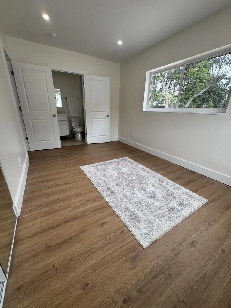 725 NE 160th Terrace Miami FL 33162