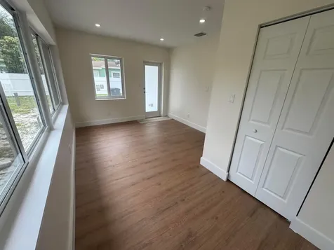 725 NE 160th Terrace Miami FL 33162