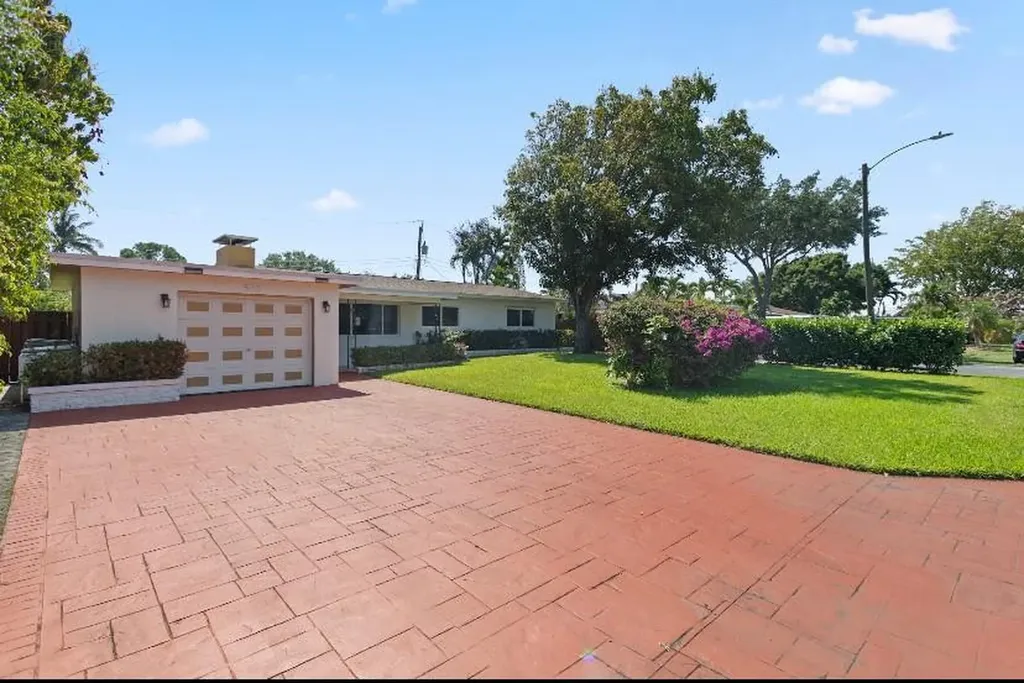 570 SE 2nd Avenue Pompano Beach FL 33060