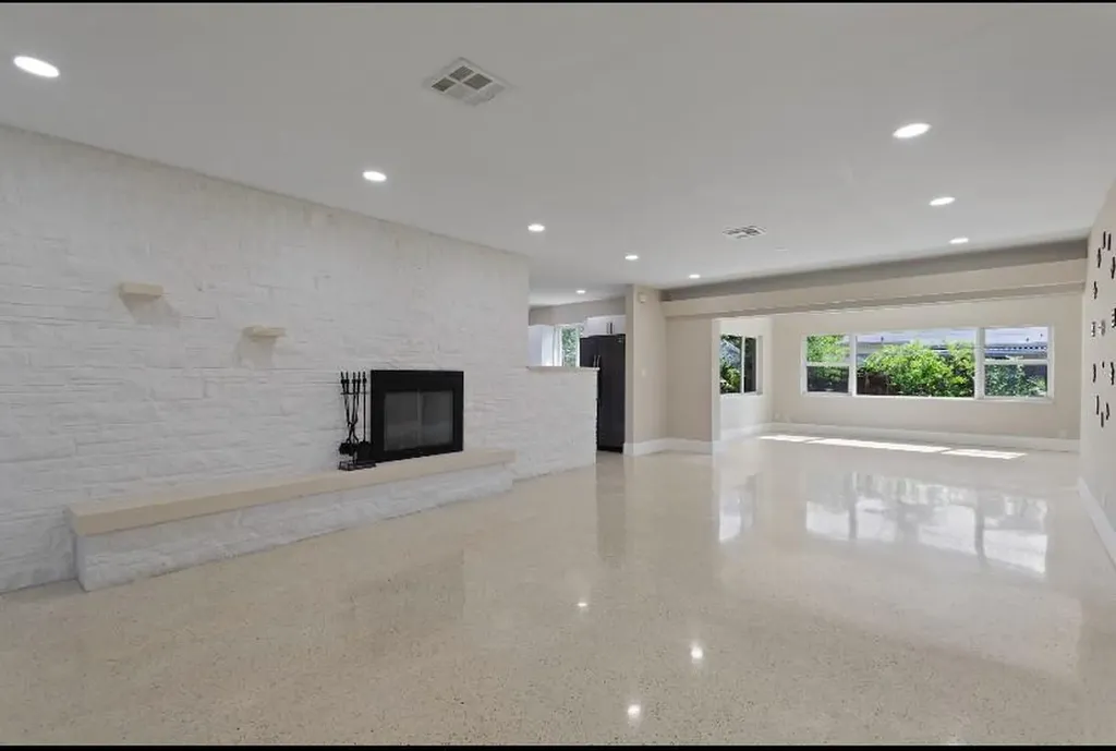 570 SE 2nd Avenue Pompano Beach FL 33060