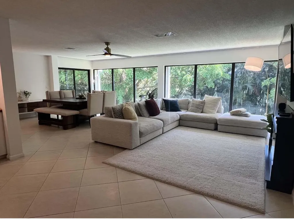 1639 Embassy Drive West Palm Beach FL 33401