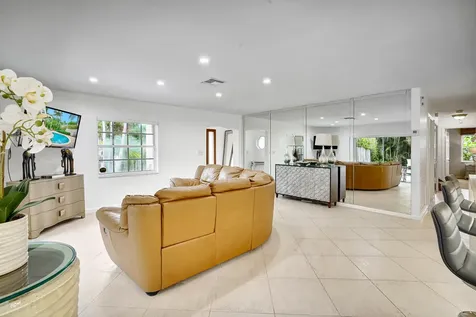 290 E Fern Drive Boca Raton FL 33432