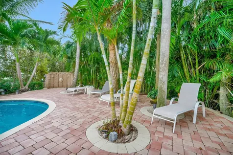 290 E Fern Drive Boca Raton FL 33432