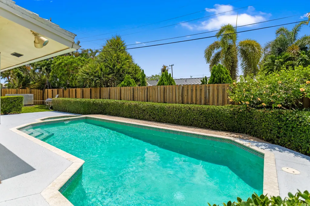 4240 NE 19th Avenue Oakland Park FL 33308