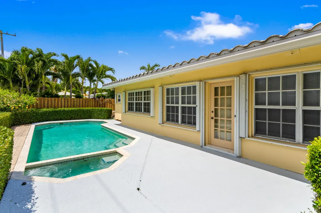 4240 NE 19th Avenue Oakland Park FL 33308