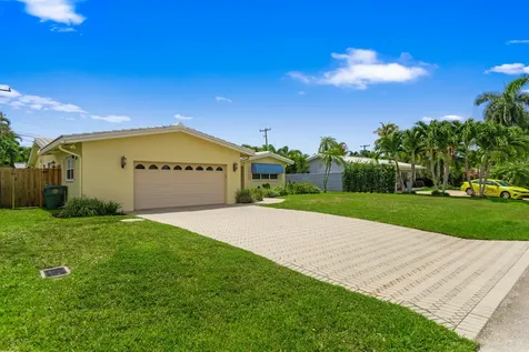 4240 NE 19th Avenue Oakland Park FL 33308