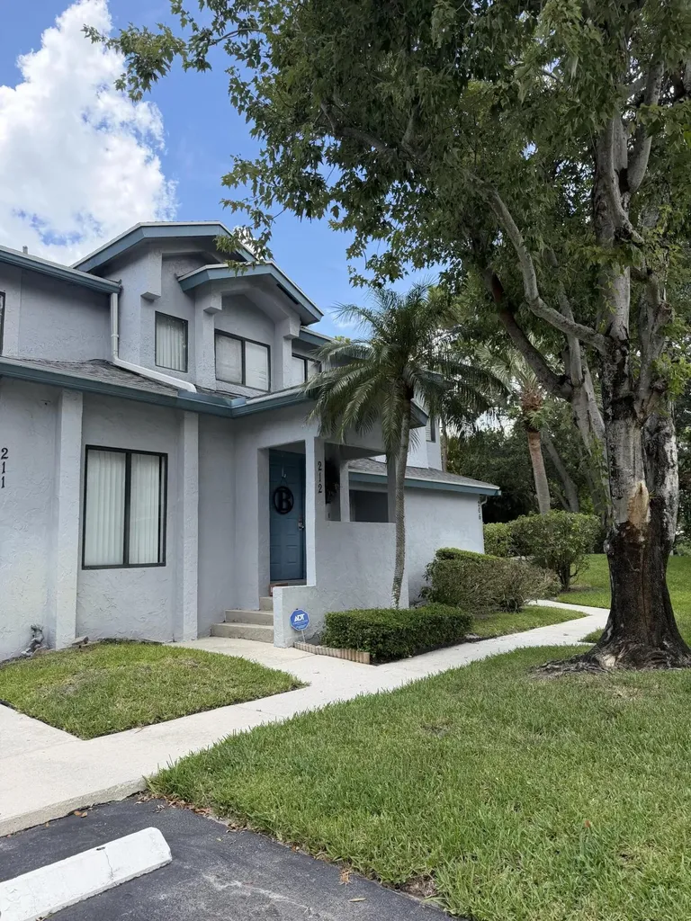 212 Harbour Pointe Way Greenacres FL 33413
