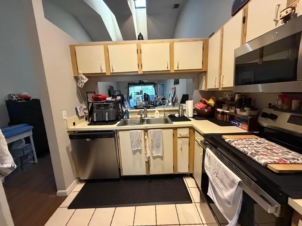 212 Harbour Pointe Way Greenacres FL 33413