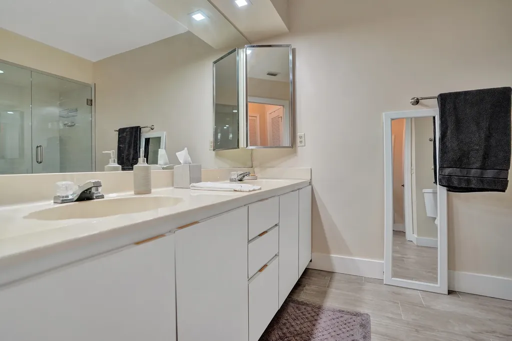 86 Las Brisas Boynton Beach FL 33426