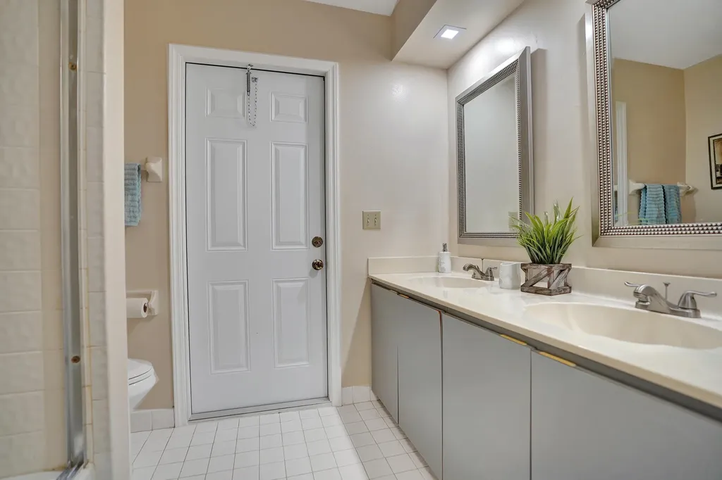 86 Las Brisas Boynton Beach FL 33426