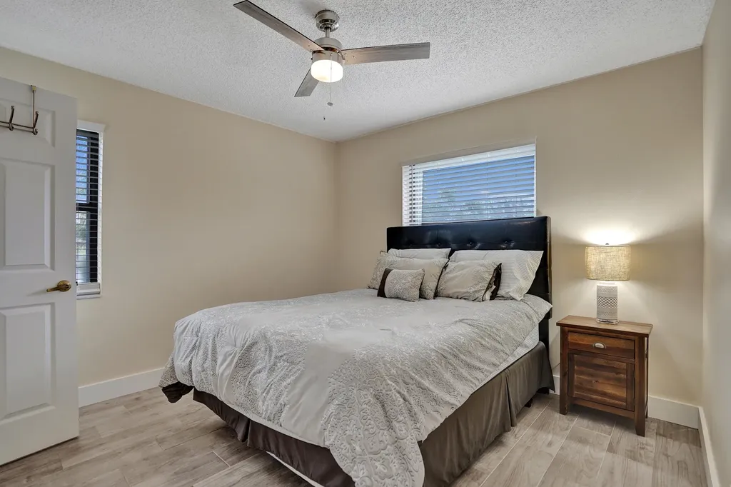 86 Las Brisas Boynton Beach FL 33426