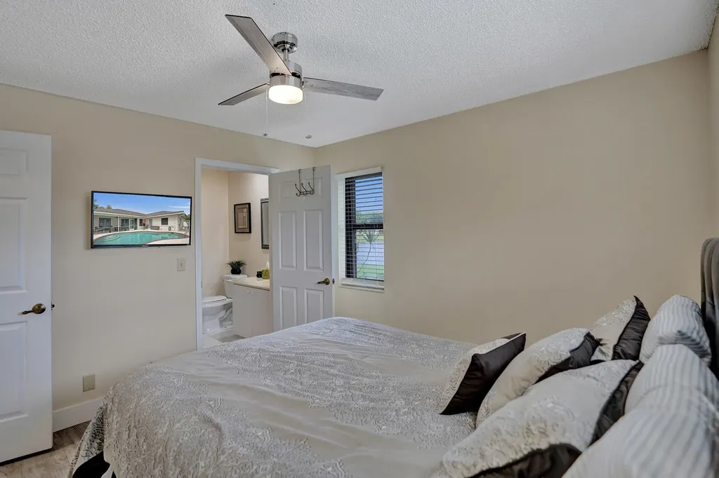 86 Las Brisas Boynton Beach FL 33426