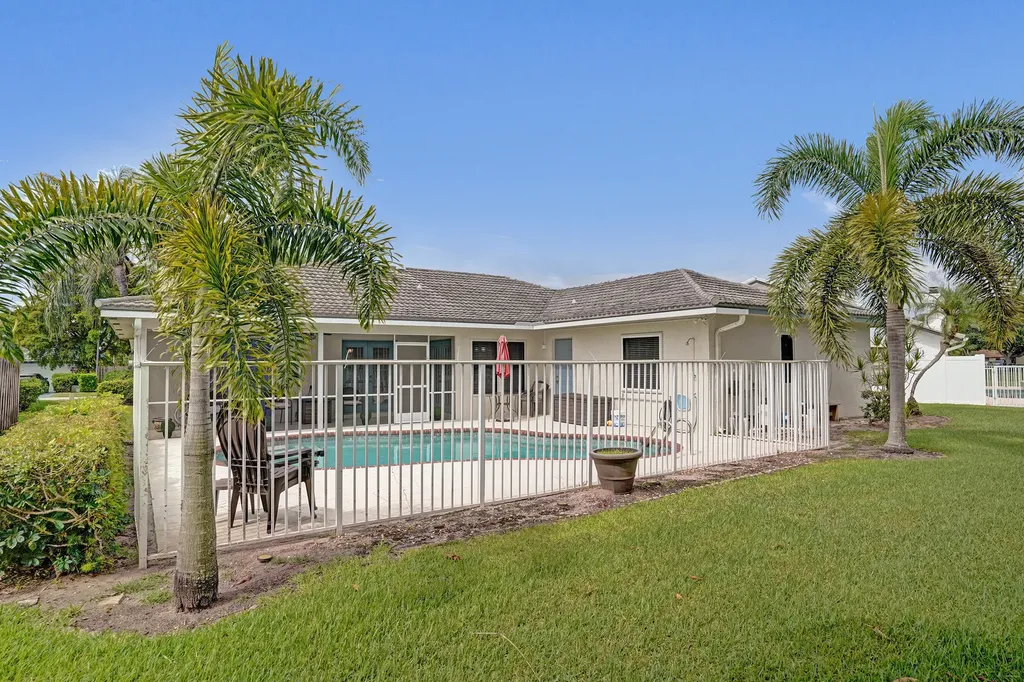 86 Las Brisas Boynton Beach FL 33426
