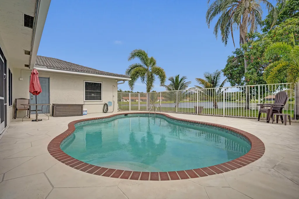 86 Las Brisas Boynton Beach FL 33426
