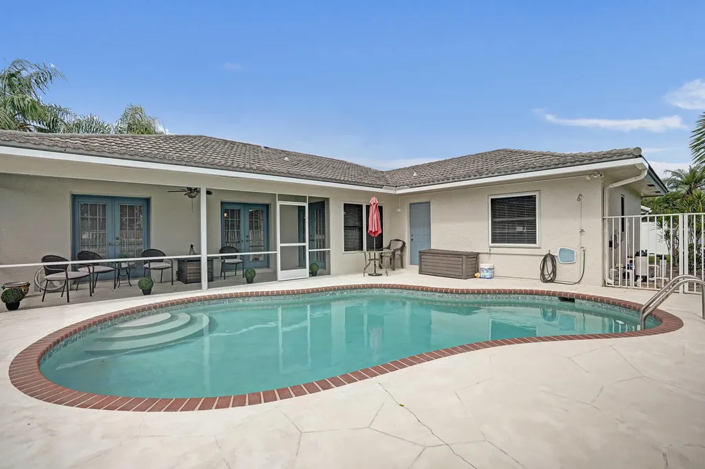 86 Las Brisas Boynton Beach FL 33426