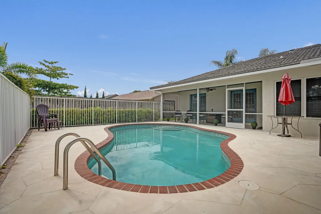 86 Las Brisas Boynton Beach FL 33426
