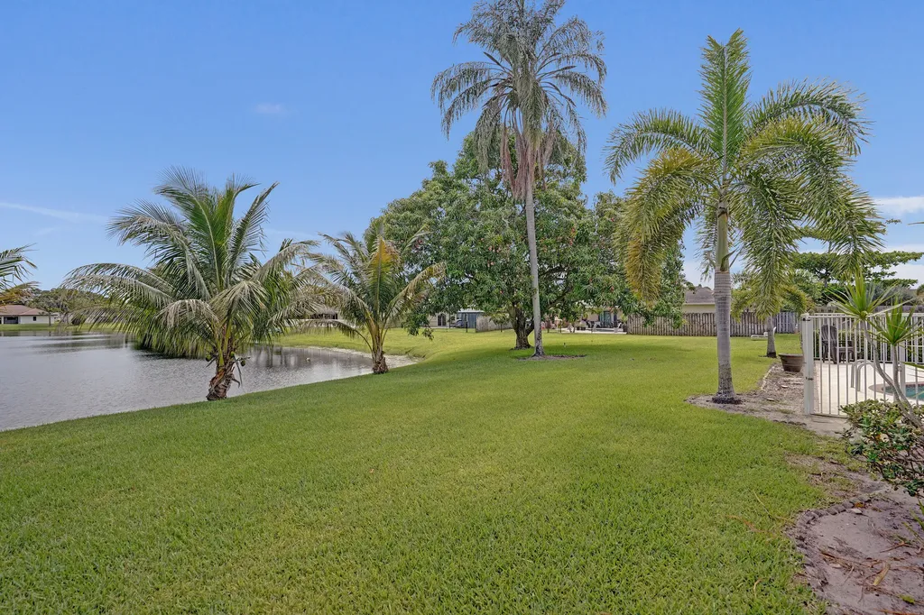 86 Las Brisas Boynton Beach FL 33426