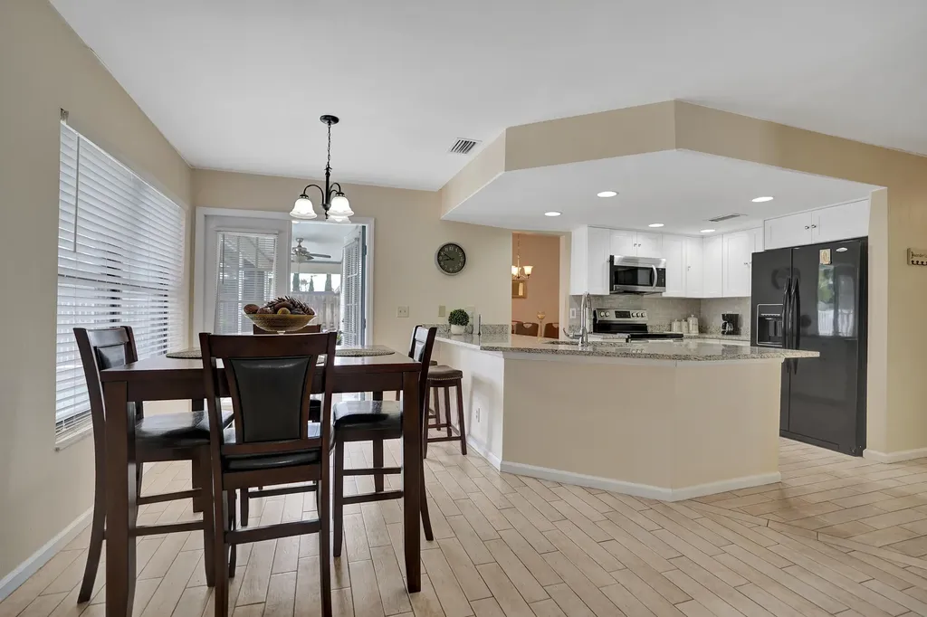 86 Las Brisas Boynton Beach FL 33426
