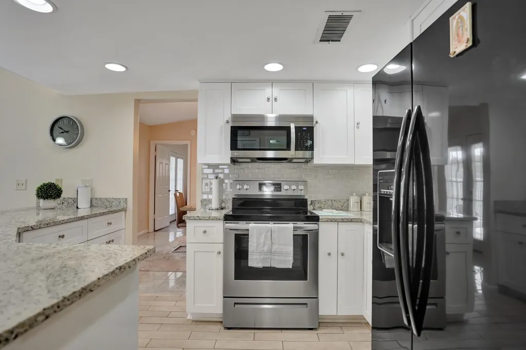 86 Las Brisas Boynton Beach FL 33426
