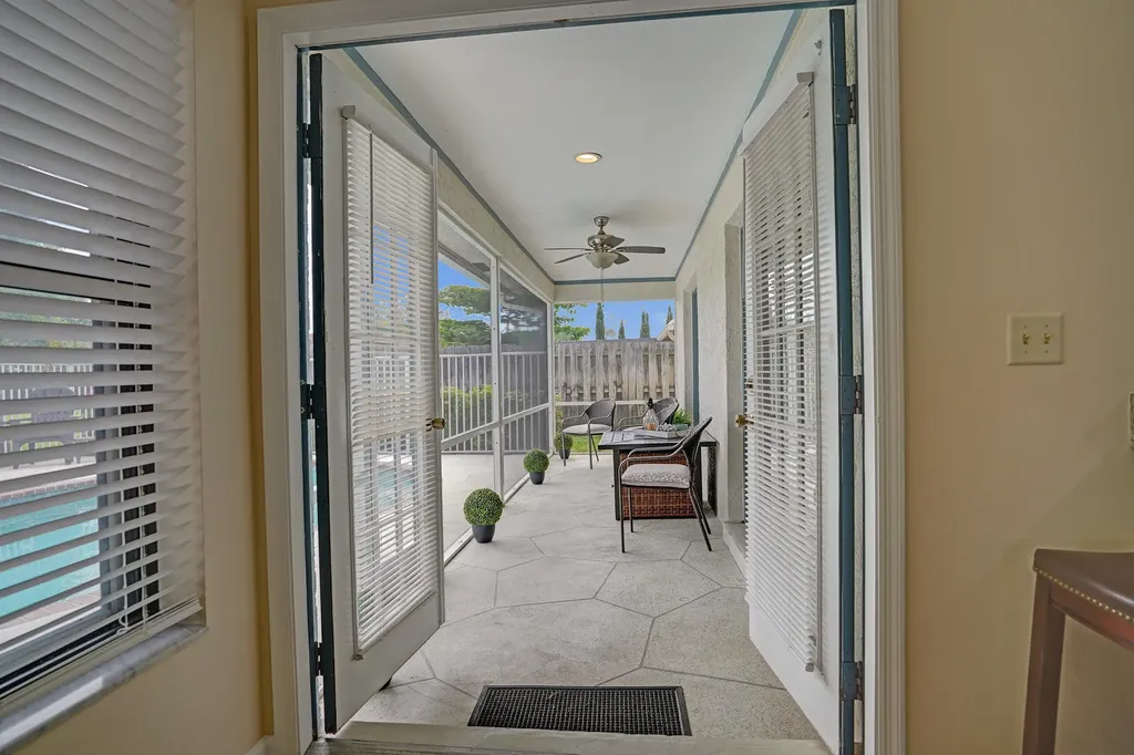 86 Las Brisas Boynton Beach FL 33426