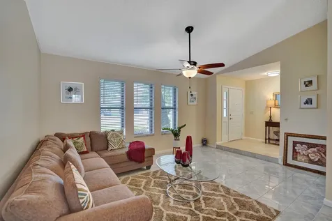 86 Las Brisas Boynton Beach FL 33426