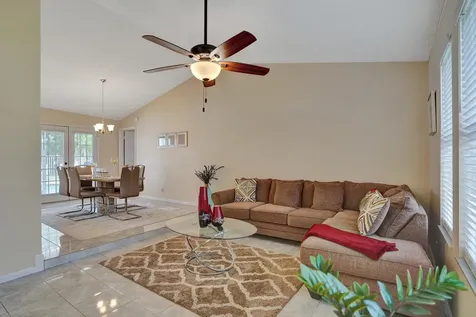 86 Las Brisas Boynton Beach FL 33426