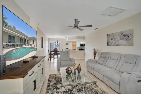 86 Las Brisas Boynton Beach FL 33426