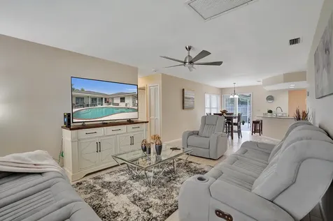 86 Las Brisas Boynton Beach FL 33426