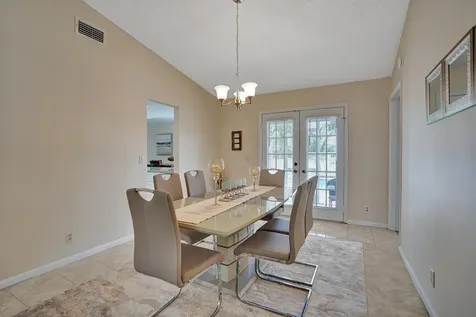 86 Las Brisas Boynton Beach FL 33426