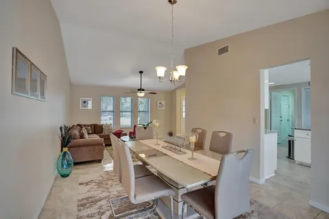 86 Las Brisas Boynton Beach FL 33426