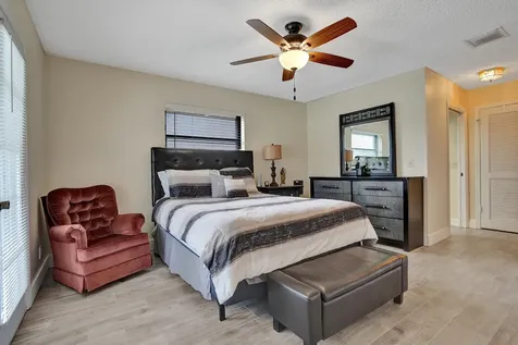 86 Las Brisas Boynton Beach FL 33426