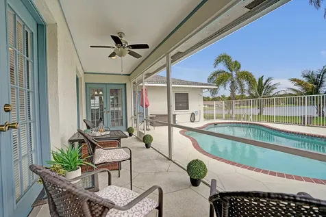 86 Las Brisas Boynton Beach FL 33426