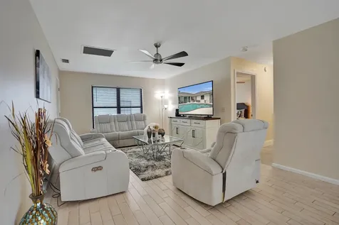 86 Las Brisas Boynton Beach FL 33426