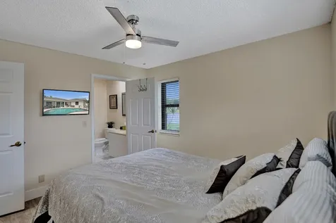 86 Las Brisas Boynton Beach FL 33426