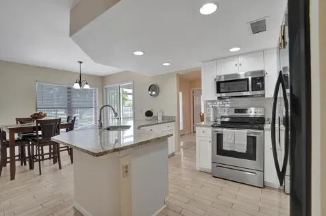 86 Las Brisas Boynton Beach FL 33426