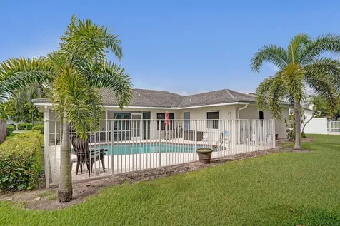 86 Las Brisas Boynton Beach FL 33426