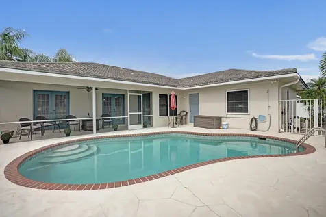 86 Las Brisas Boynton Beach FL 33426