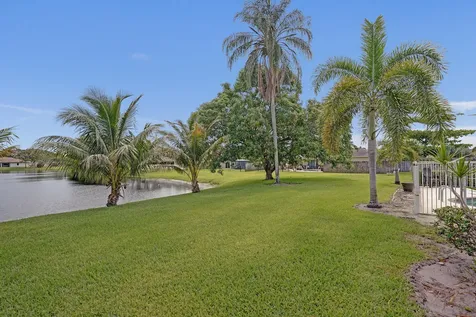 86 Las Brisas Boynton Beach FL 33426