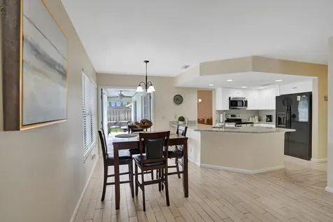 86 Las Brisas Boynton Beach FL 33426