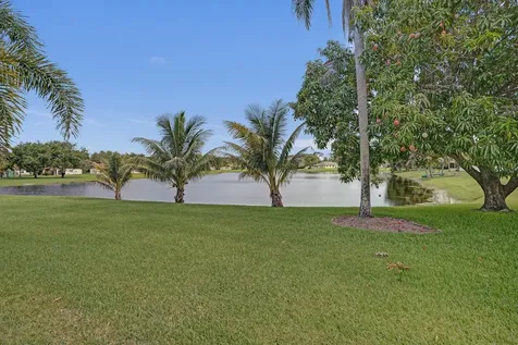 86 Las Brisas Boynton Beach FL 33426