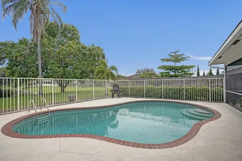 86 Las Brisas Boynton Beach FL 33426