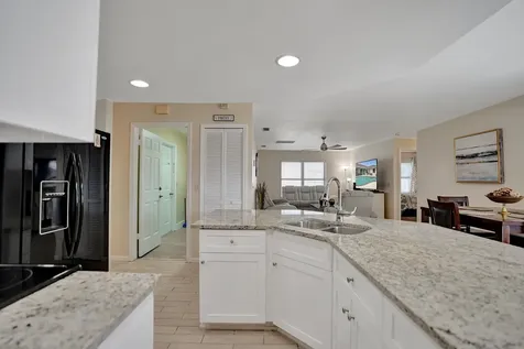 86 Las Brisas Boynton Beach FL 33426