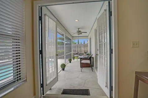 86 Las Brisas Boynton Beach FL 33426