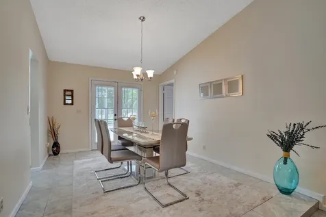 86 Las Brisas Boynton Beach FL 33426