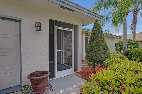 86 Las Brisas Boynton Beach FL 33426